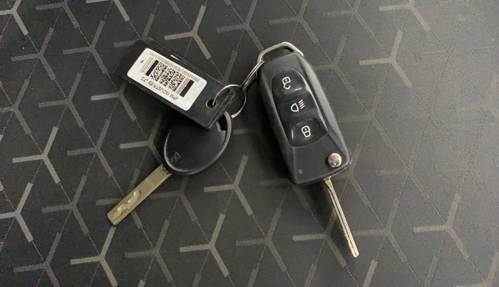 2020 Tata NEXON XMA SUNROOF PETROL, Petrol, Automatic, 56,068 km, Key Close Up