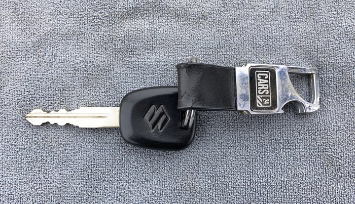 2019 Maruti Swift LXI, CNG, Manual, 68,809 km, Key Close Up