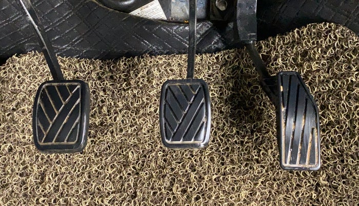 2019 Maruti Swift LXI, CNG, Manual, 68,809 km, Pedals