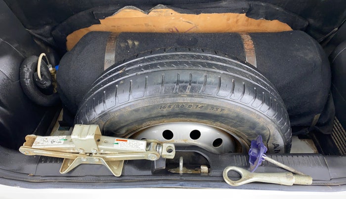 2019 Maruti Swift LXI, CNG, Manual, 68,809 km, Spare Tyre