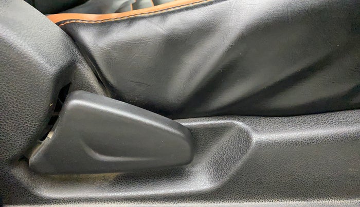 2019 Renault Kwid CLIMBER 1.0, CNG, Manual, 57,056 km, Driver Side Adjustment Panel