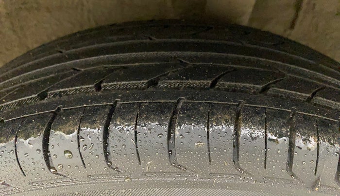 2019 Renault Kwid CLIMBER 1.0, CNG, Manual, 57,056 km, Left Rear Tyre Tread