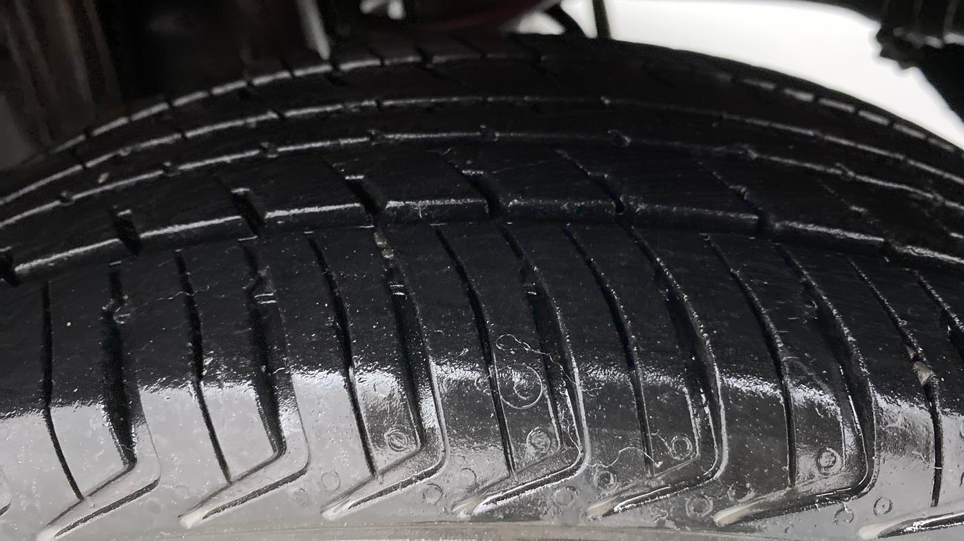 2010 Maruti Alto K10 LXI P, Petrol, Manual, 28,906 km, Left Rear Tyre Tread