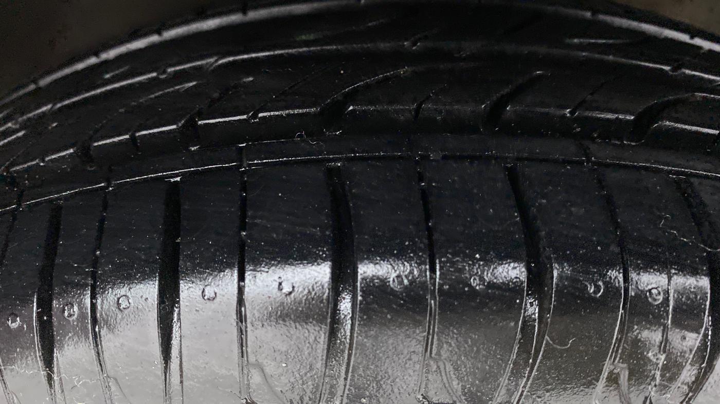2010 Maruti Alto K10 LXI P, Petrol, Manual, 28,906 km, Right Front Tyre Tread