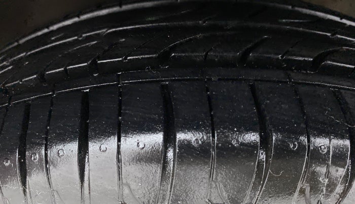 2010 Maruti Alto K10 LXI P, Petrol, Manual, 28,906 km, Right Front Tyre Tread