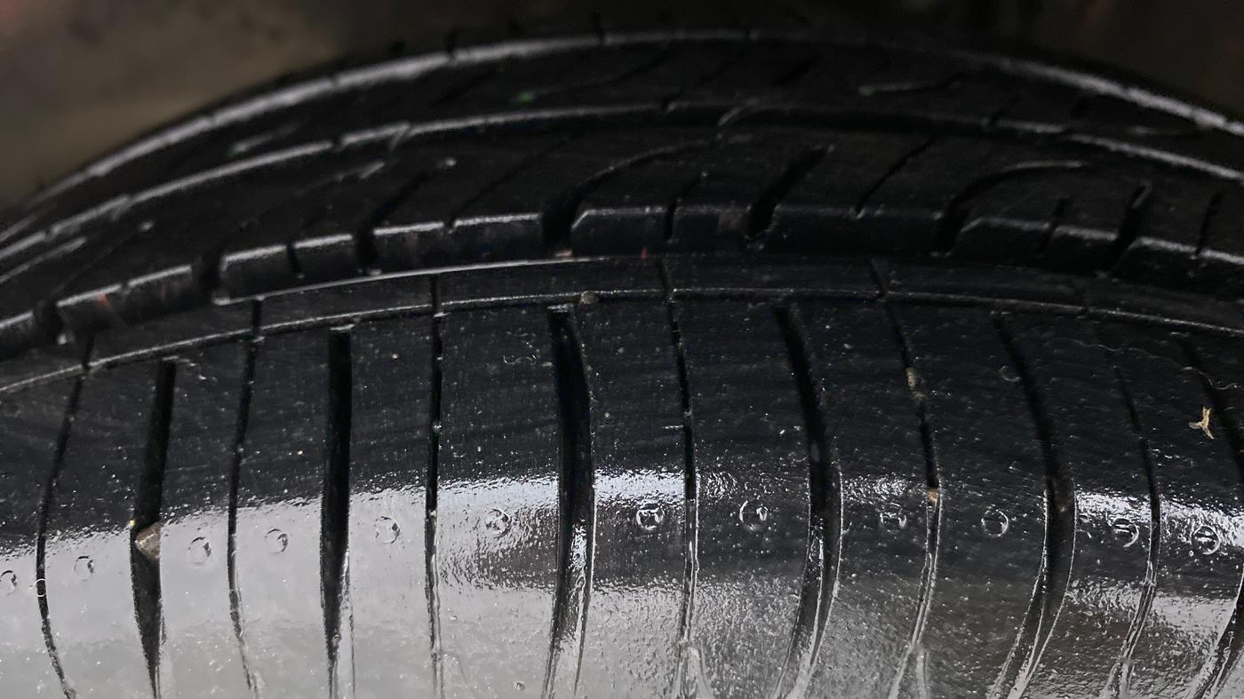 2010 Maruti Alto K10 LXI P, Petrol, Manual, 28,906 km, Left Front Tyre Tread