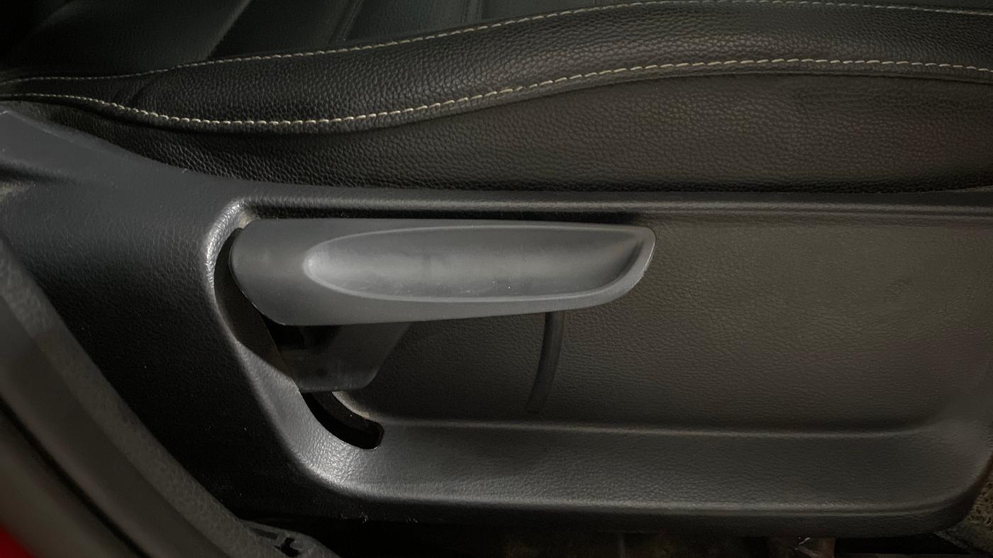 2022 Volkswagen Polo COMFORTLINE 1.0L TSI, Petrol, Manual, 27,546 km, Driver Side Adjustment Panel