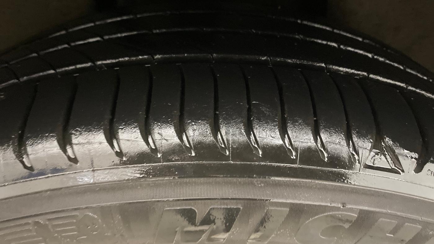 2017 Skoda Superb L&K 1.8 TSI AT, Petrol, Automatic, 65,419 km, Right Rear Tyre Tread