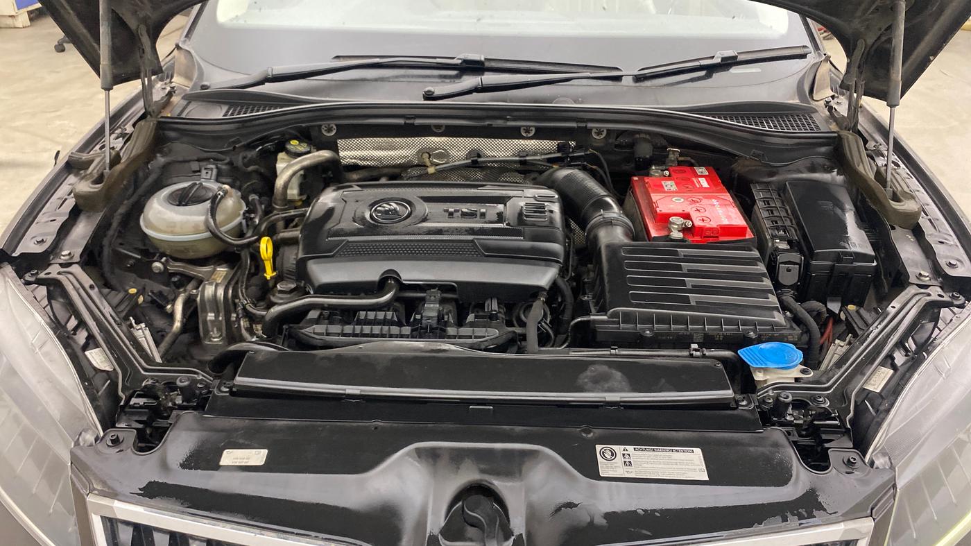 2017 Skoda Superb L&K 1.8 TSI AT, Petrol, Automatic, 65,419 km, Engine View