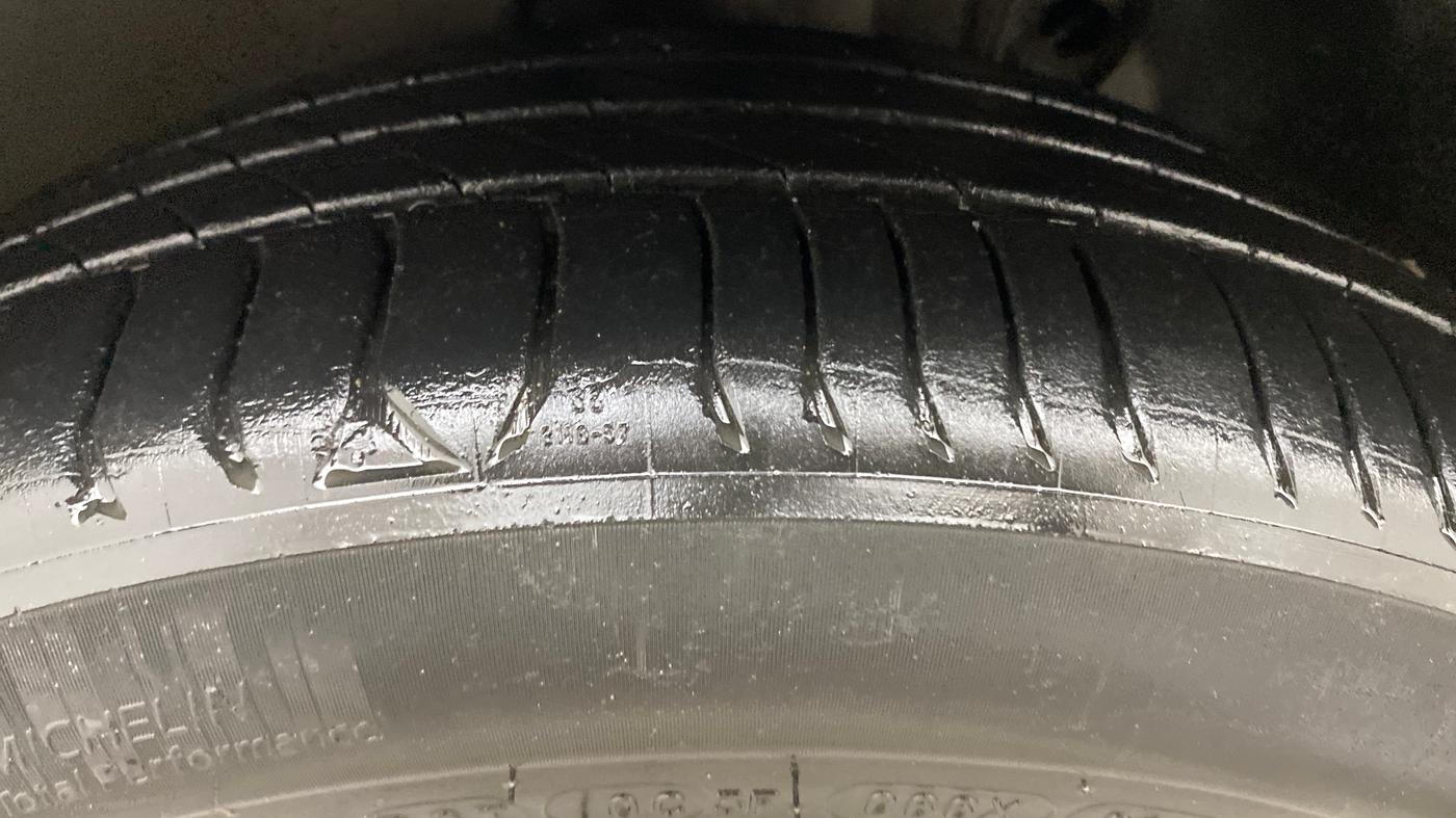 2017 Skoda Superb L&K 1.8 TSI AT, Petrol, Automatic, 65,419 km, Left Front Tyre Tread