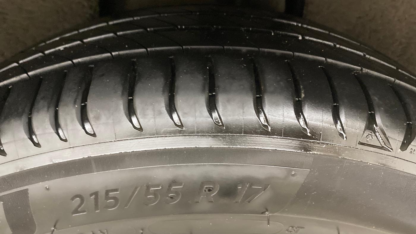 2017 Skoda Superb L&K 1.8 TSI AT, Petrol, Automatic, 65,419 km, Left Rear Tyre Tread