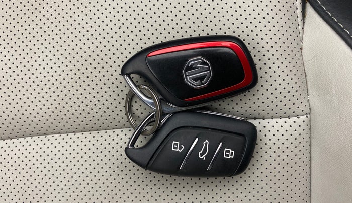 2023 MG ASTOR SAVVY 1.5 CVT, Petrol, Automatic, 19,617 km, Key Close Up