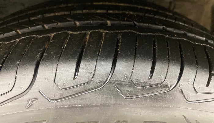 2023 MG ASTOR SAVVY 1.5 CVT, Petrol, Automatic, 19,617 km, Left Front Tyre Tread