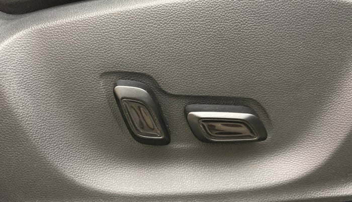 2023 MG ASTOR SAVVY 1.5 CVT, Petrol, Automatic, 19,617 km, Driver Side Adjustment Panel