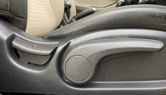 2017 Hyundai Elite i20 SPORTZ 1.2, Petrol, Manual, 57,780 km, Driver Side Adjustment Panel