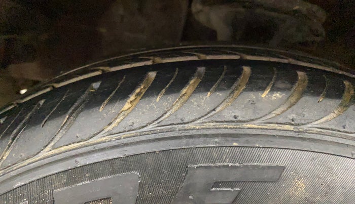 2013 Hyundai i10 MAGNA 1.1, Petrol, Manual, 34,407 km, Left Front Tyre Tread