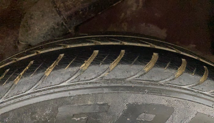 2013 Hyundai i10 MAGNA 1.1, Petrol, Manual, 34,407 km, Left Rear Tyre Tread