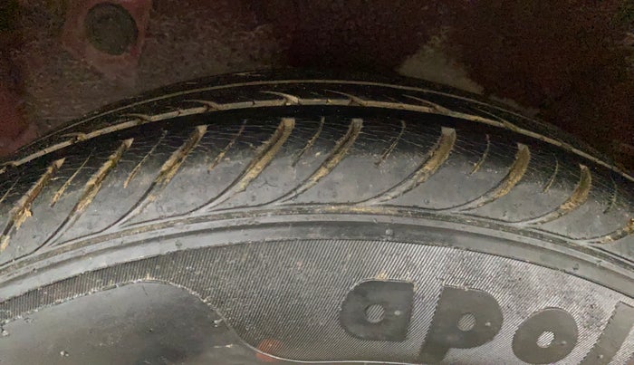 2013 Hyundai i10 MAGNA 1.1, Petrol, Manual, 34,407 km, Right Rear Tyre Tread