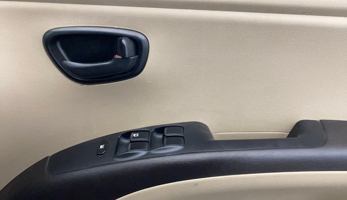 2013 Hyundai i10 MAGNA 1.1, Petrol, Manual, 34,407 km, Driver Side Door Panels Control