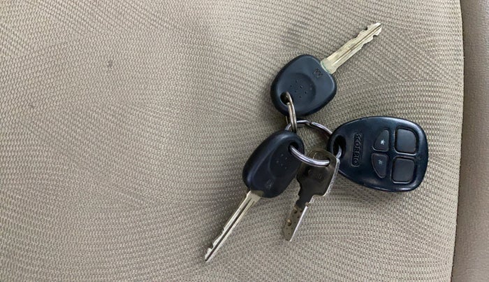 2013 Hyundai i10 MAGNA 1.1, Petrol, Manual, 34,407 km, Key Close Up