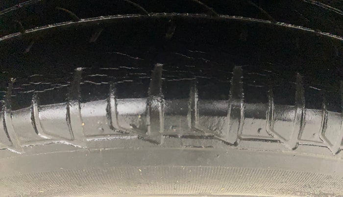 2012 Hyundai i20 SPORTZ 1.4 CRDI, Diesel, Manual, 1,45,492 km, Left Rear Tyre Tread