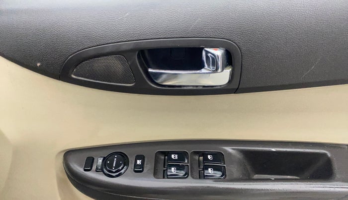 2012 Hyundai i20 SPORTZ 1.4 CRDI, Diesel, Manual, 1,45,492 km, Driver Side Door Panels Control