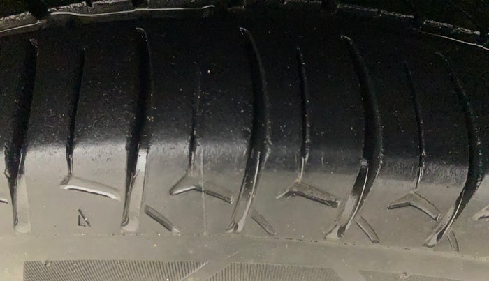 2012 Hyundai i20 SPORTZ 1.4 CRDI, Diesel, Manual, 1,45,492 km, Right Front Tyre Tread