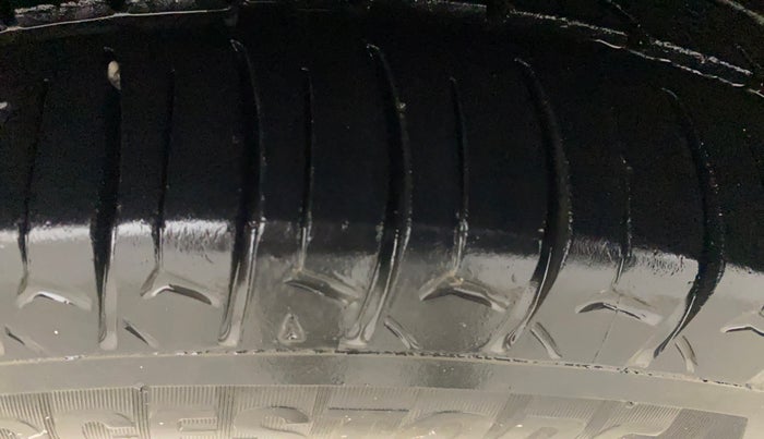 2012 Hyundai i20 SPORTZ 1.4 CRDI, Diesel, Manual, 1,45,492 km, Left Front Tyre Tread