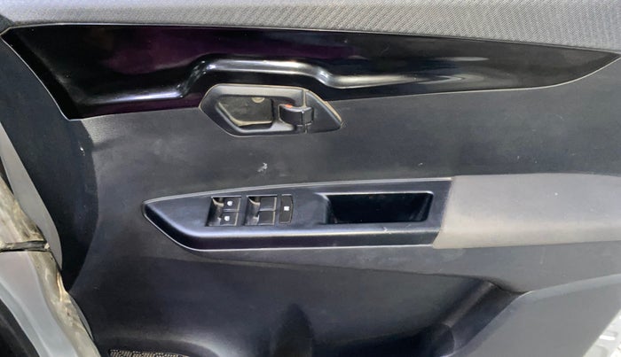 2018 Mahindra KUV 100 NXT K8 P 6 STR, Petrol, Manual, 65,662 km, Driver Side Door Panels Control