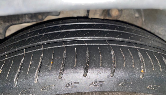 2018 Mahindra KUV 100 NXT K8 P 6 STR, Petrol, Manual, 65,662 km, Left Front Tyre Tread