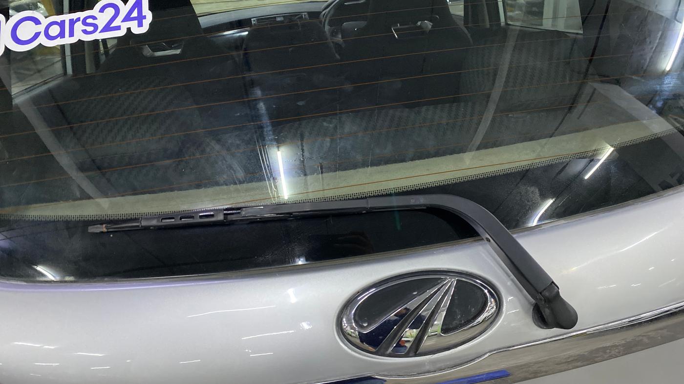 2018 Mahindra KUV 100 NXT K8 P 6 STR, Petrol, Manual, 65,378 km, Rear Wiper