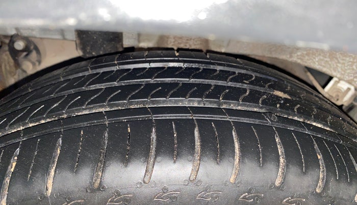 2018 Mahindra KUV 100 NXT K8 P 6 STR, Petrol, Manual, 65,662 km, Right Rear Tyre Tread