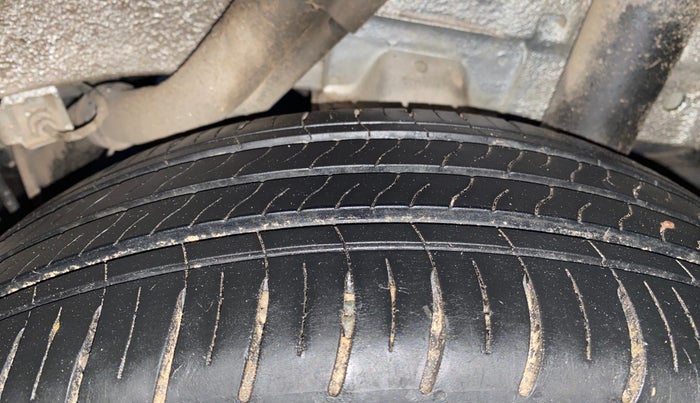 2018 Mahindra KUV 100 NXT K8 P 6 STR, Petrol, Manual, 65,662 km, Left Rear Tyre Tread