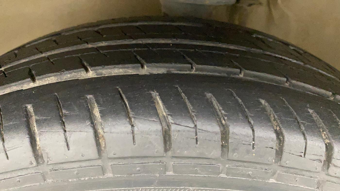 2011 Maruti Alto K10 VXI, Petrol, Manual, 77,098 km, Left Front Tyre Tread
