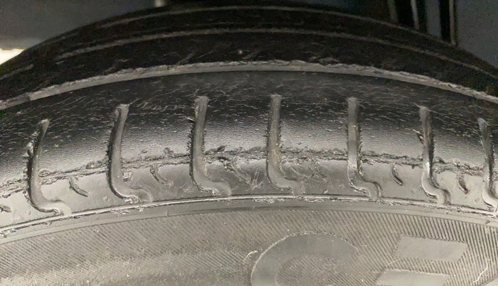 2017 Renault Kwid CLIMBER 1.0 AT, Petrol, Automatic, 21,459 km, Right Rear Tyre Tread