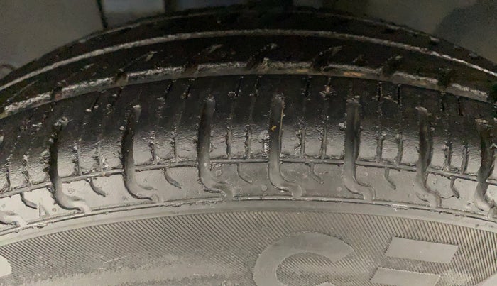2017 Renault Kwid CLIMBER 1.0 AT, Petrol, Automatic, 21,459 km, Left Front Tyre Tread