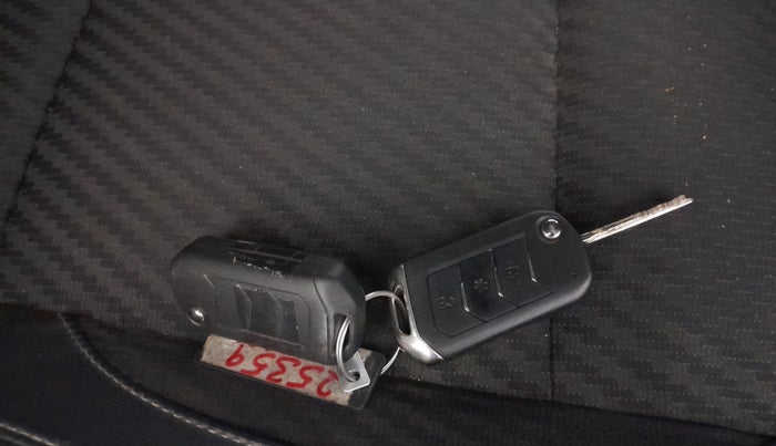 2024 Mahindra Thar LX P 2WD AT HT, Petrol, Automatic, 31,978 km, Key Close Up