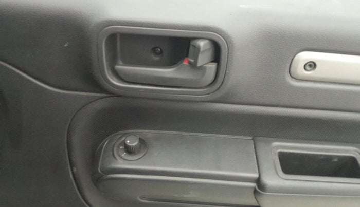 2024 Mahindra Thar LX P 2WD AT HT, Petrol, Automatic, 31,978 km, Driver Side Door Panels Control