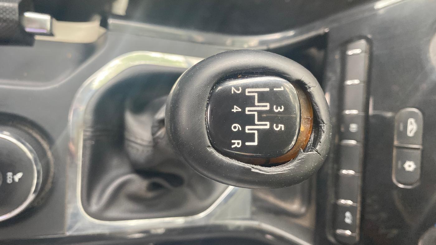 2021 Tata NEXON XZ PETROL, CNG, Manual, 75,926 km, Gear Lever