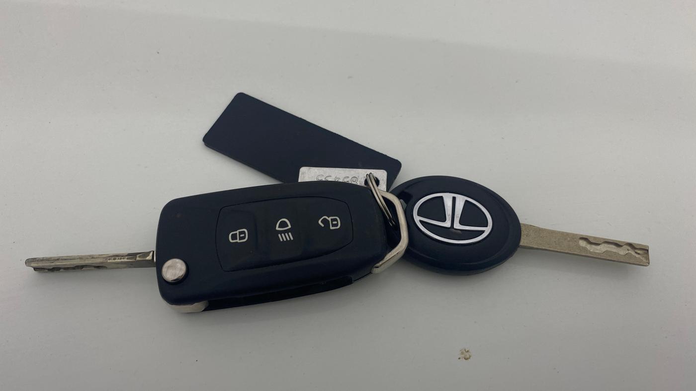 2021 Tata NEXON XZ PETROL, CNG, Manual, 75,926 km, Key Close Up