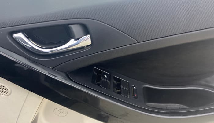2021 Tata NEXON XZ PETROL, CNG, Manual, 75,926 km, Driver Side Door Panels Control