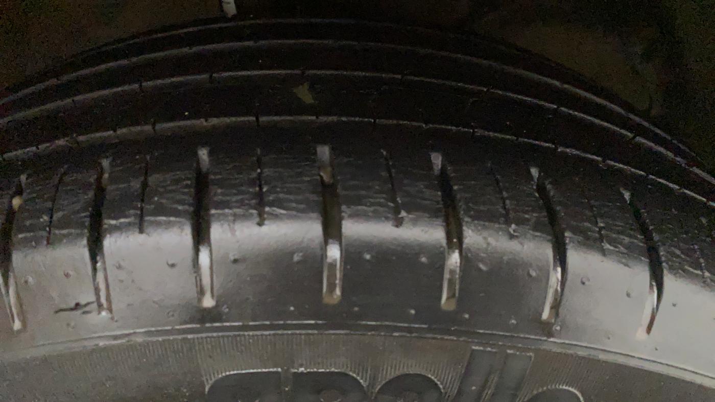 2016 Maruti Baleno ZETA CVT PETROL 1.2, Petrol, Automatic, 33,818 km, Right Front Tyre Tread