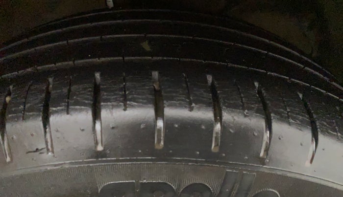 2016 Maruti Baleno ZETA CVT PETROL 1.2, Petrol, Automatic, 33,818 km, Right Front Tyre Tread