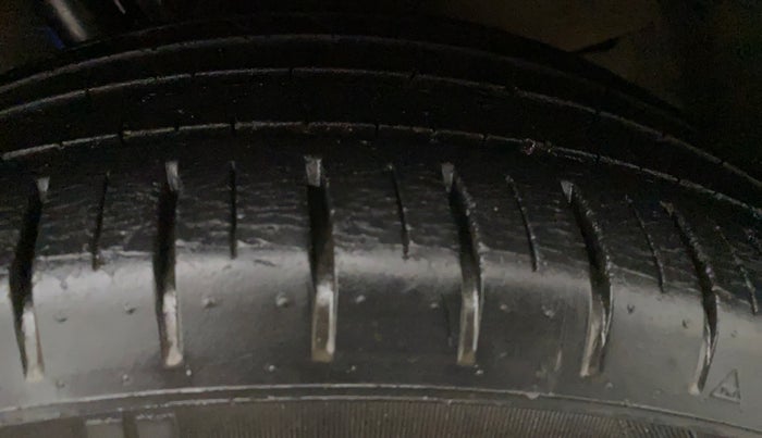 2016 Maruti Baleno ZETA CVT PETROL 1.2, Petrol, Automatic, 33,818 km, Left Rear Tyre Tread