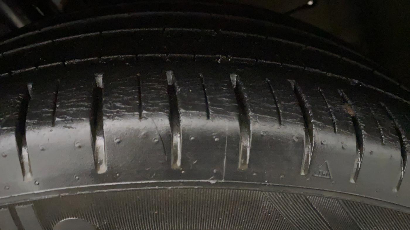 2016 Maruti Baleno ZETA CVT PETROL 1.2, Petrol, Automatic, 33,818 km, Left Front Tyre Tread