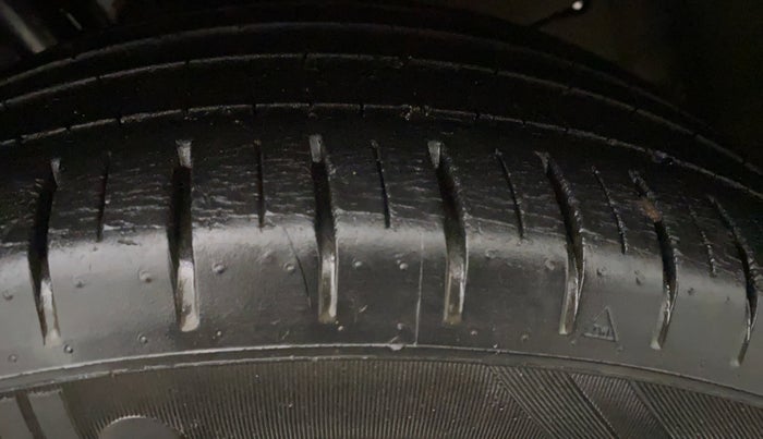 2016 Maruti Baleno ZETA CVT PETROL 1.2, Petrol, Automatic, 33,818 km, Left Front Tyre Tread