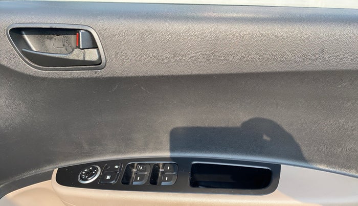 2014 Hyundai Grand i10 MAGNA 1.2 KAPPA VTVT, Petrol, Manual, 38,602 km, Driver Side Door Panels Control