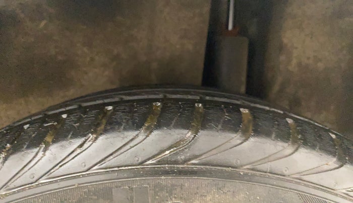 2016 Maruti Ertiga ZXI, Petrol, Manual, 21,078 km, Left Rear Tyre Tread