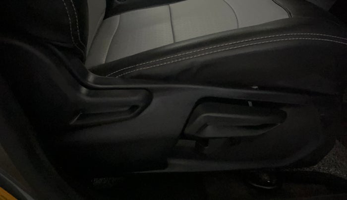 2023 Tata Tiago XT CNG, CNG, Manual, 23,232 km, Driver Side Adjustment Panel