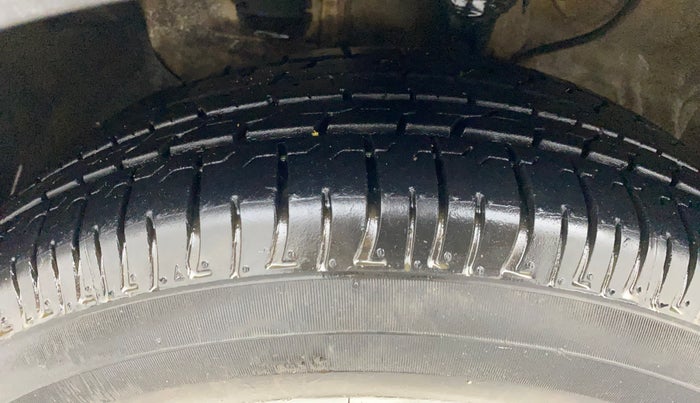 2017 Hyundai Creta SX PLUS 1.6 PETROL, Petrol, Manual, 28,318 km, Left Front Tyre Tread
